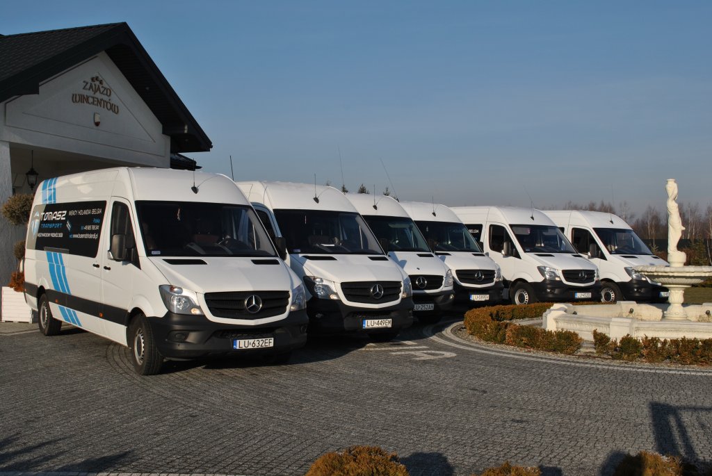 Flota busów w rzędzie